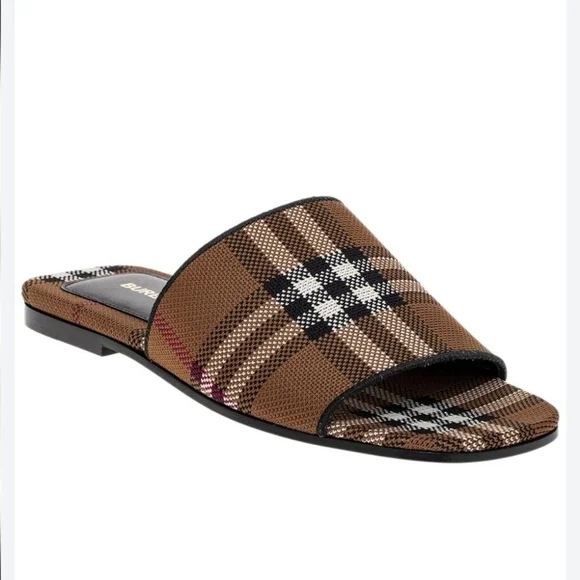 New With Box Burberry Wilma Sandals - Picture 2 of 9